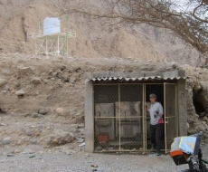 Moderne Wasserstelle in der Wüste.
