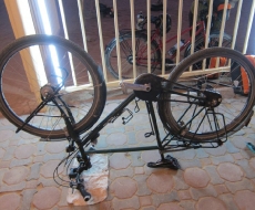 Erster Plattfuß bei > 8000km