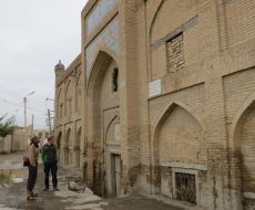 hinter den Hauptplätzen